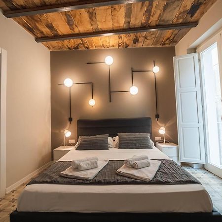 Palazzo Paladini - Luxury Suites In The Heart Of The Old Town Pizzo  Buitenkant foto