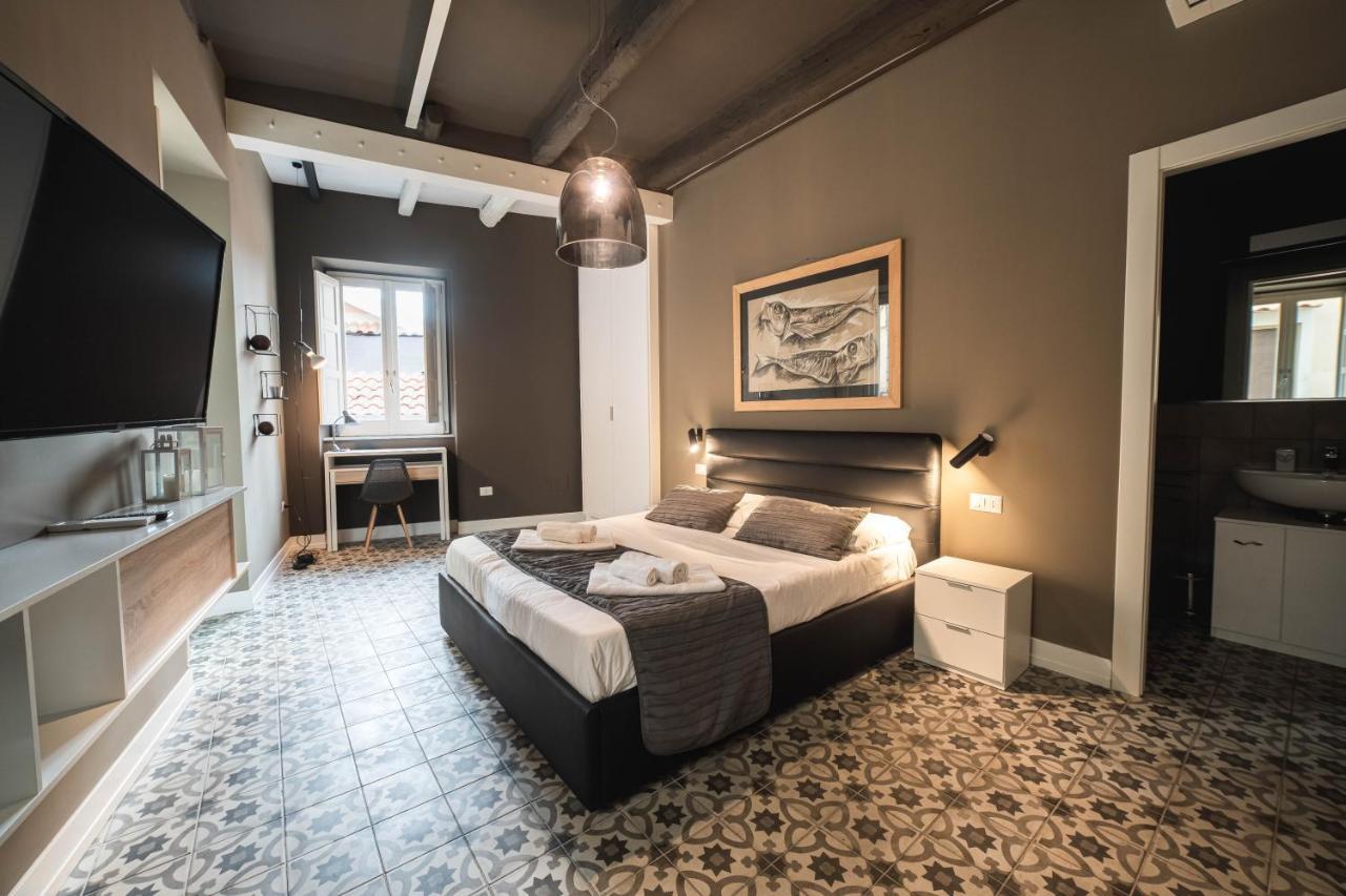 Palazzo Paladini - Luxury Suites In The Heart Of The Old Town Pizzo  Buitenkant foto