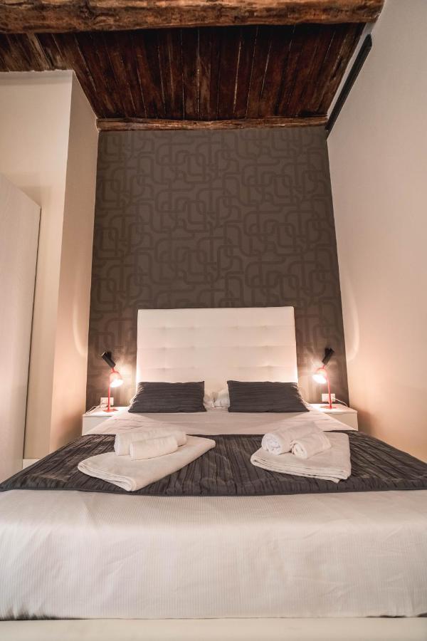 Palazzo Paladini - Luxury Suites In The Heart Of The Old Town Pizzo  Buitenkant foto